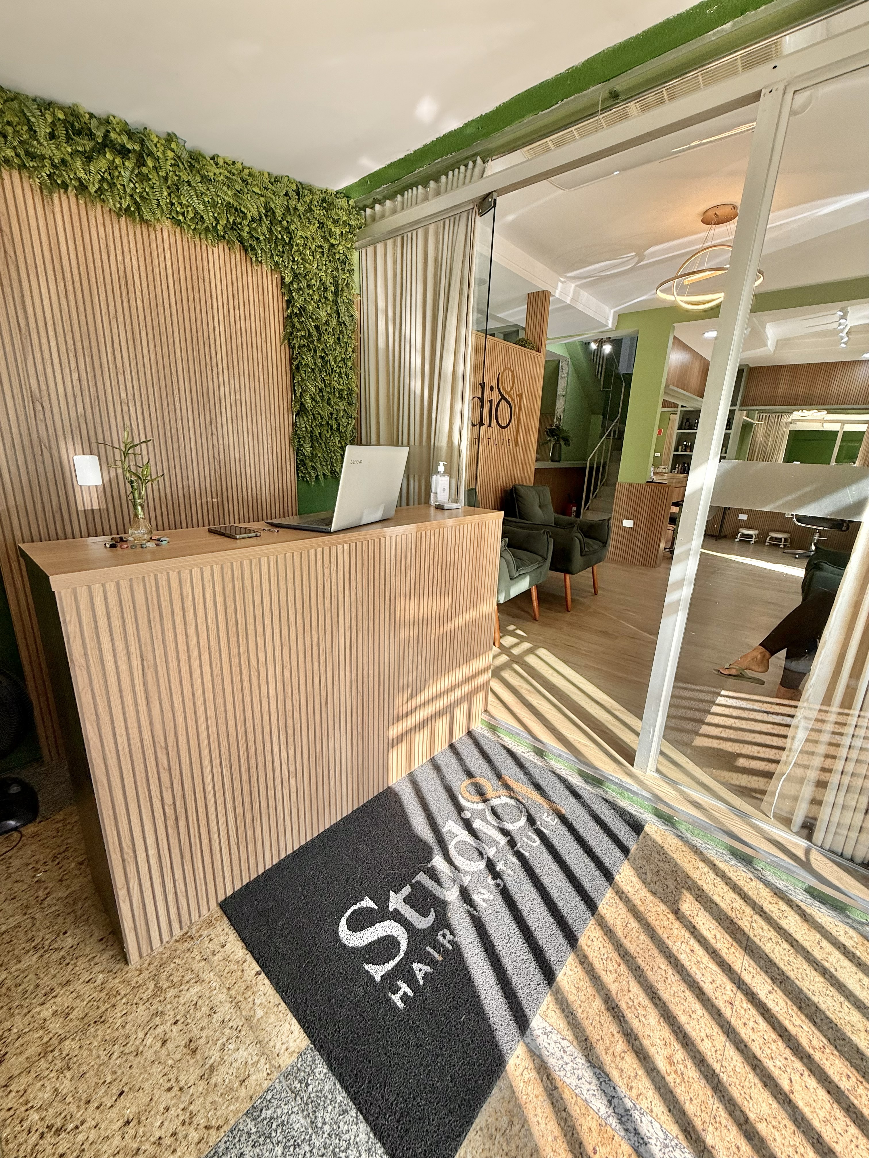 Studio 81 Hair - Unidade 2